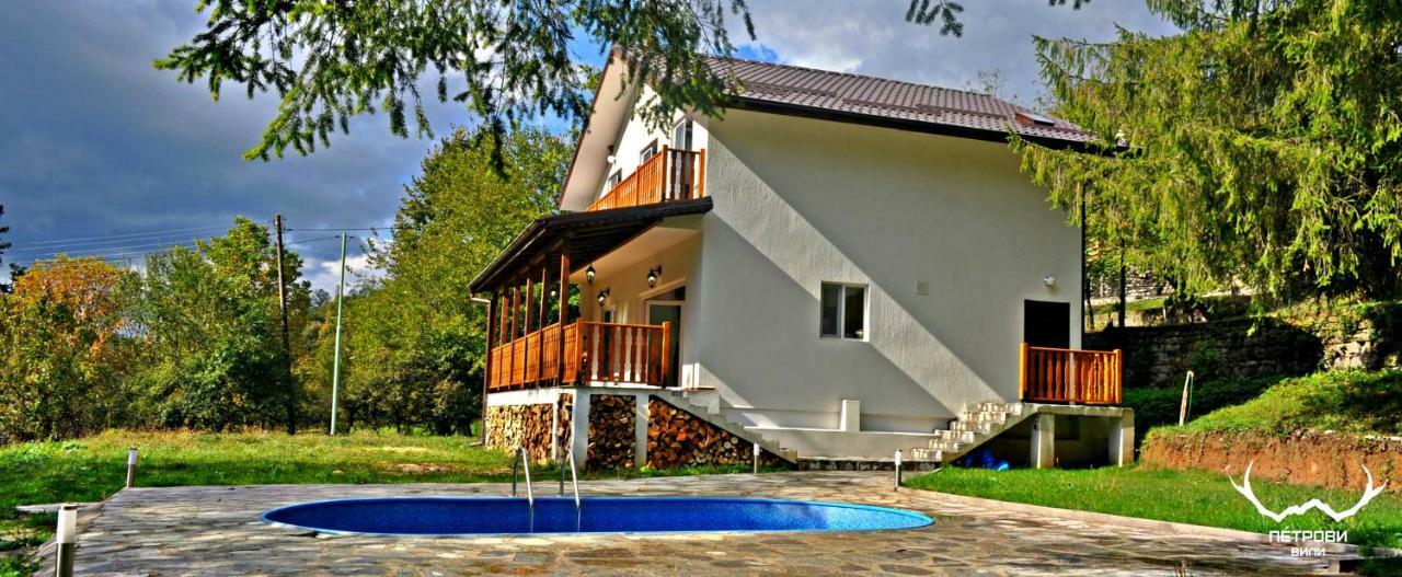 Пе́Трови Вили Ribarica Exteriér fotografie